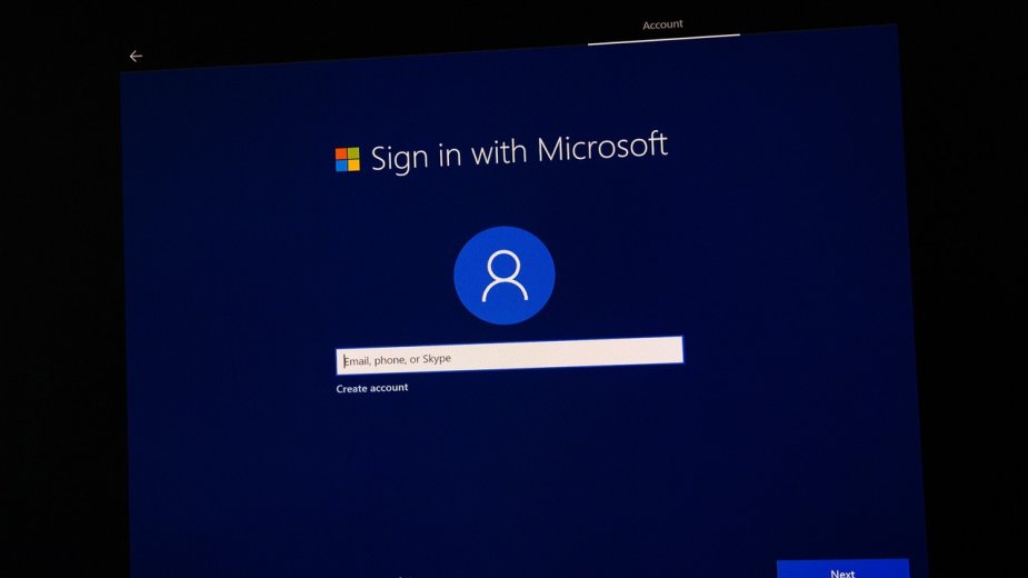 30% komputerów wciąż na Windows 10 - Microsoft musiał ustąpić