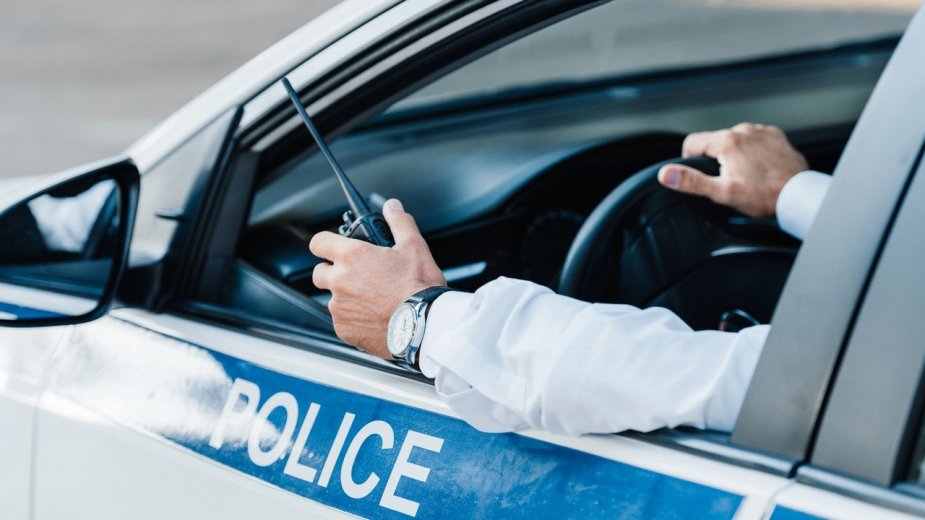Policja dostała AI. Teraz nawet droga do babci może wyglądać podejrzanie