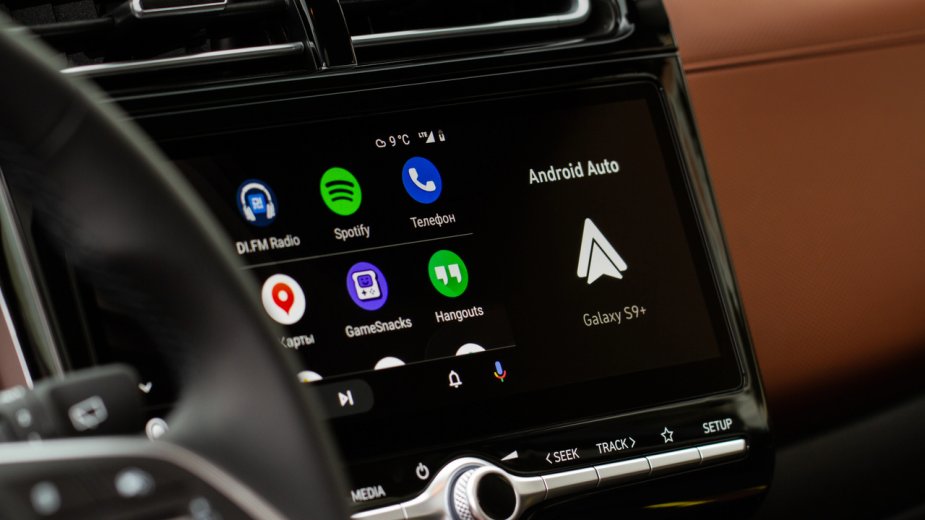 Android Auto przestaje działać. Google milczy i użytkownicy szukają rozwiązania sami