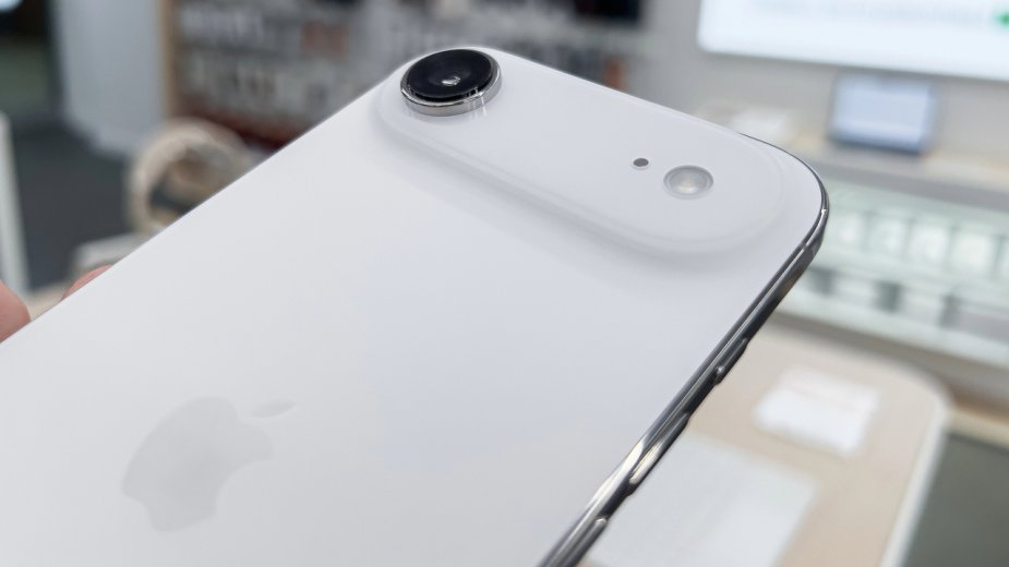 Apple uniemożliwia wymianę pamięci w nowym iPhone