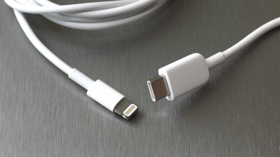 Ładowarki mają teraz paszport. Kto używa Apple, w cyrku się nie śmieje