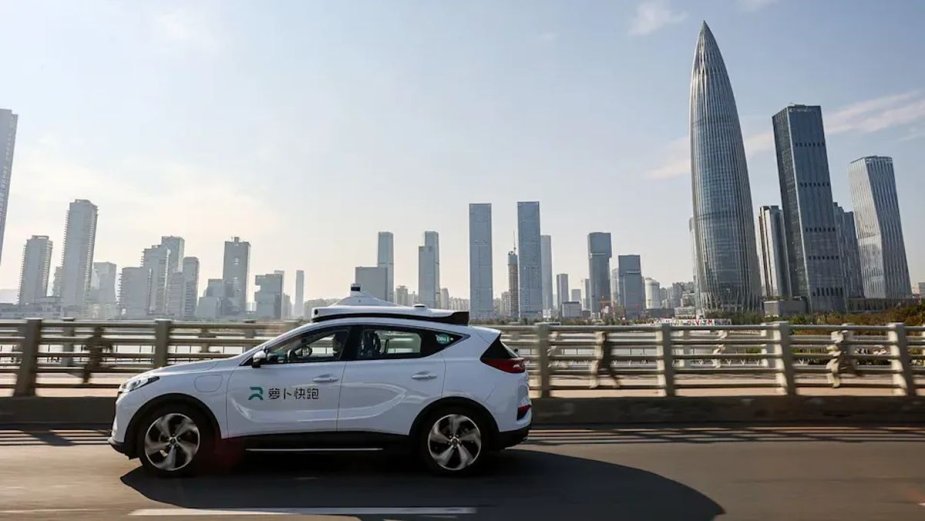 Masowa awaria autonomicznych taksówek. Ponad 100 aut zablokowało ulice