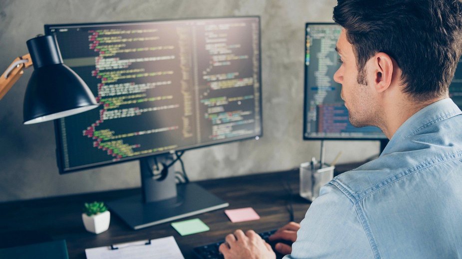 ChatGPT bierze się za Fortran i COBOL. Wynik 97,9 proc. robi wrażenie