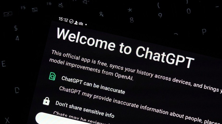 Nie ma prywatności w ChatGPT. Podwykonawcy OpenAI czytają wasze rozmowy