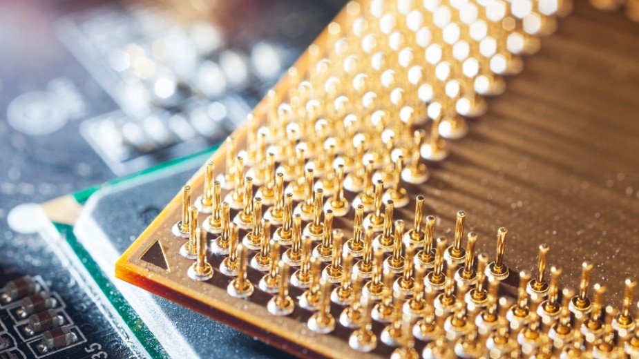 Chiny pokazują najmniejszy tranzystor ferroelektryczny na świecie. Koniec marnowania energii na AI