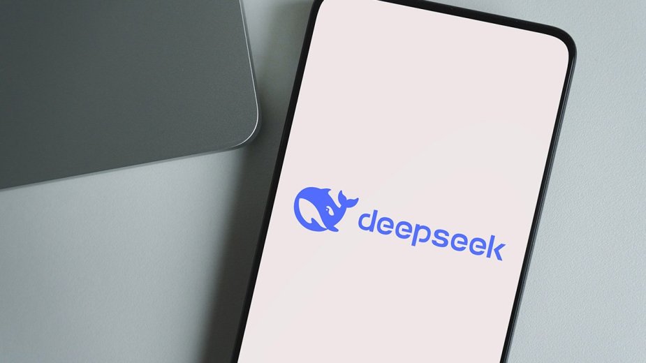 DeepSeek chce uniezależnić się od NVIDII i Huawei. Firma pracuje nad własnym układem AI