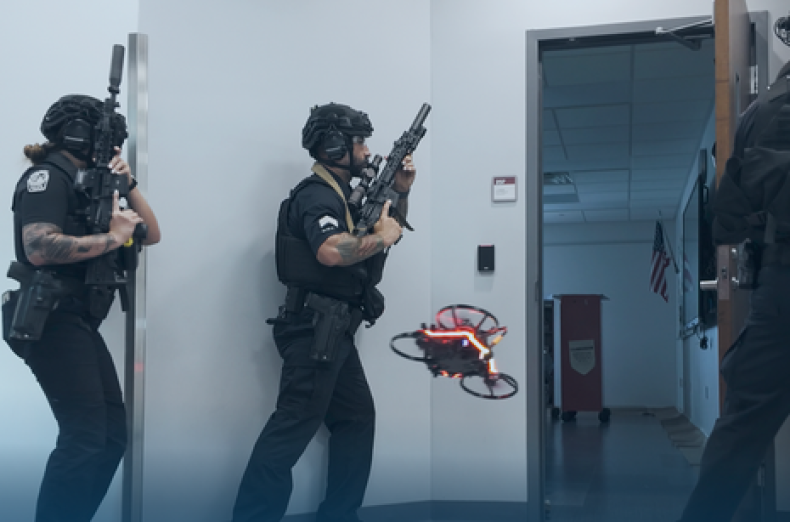 Drony będą chronić uczniów w USA. Maszyny użyją gazu pieprzowego