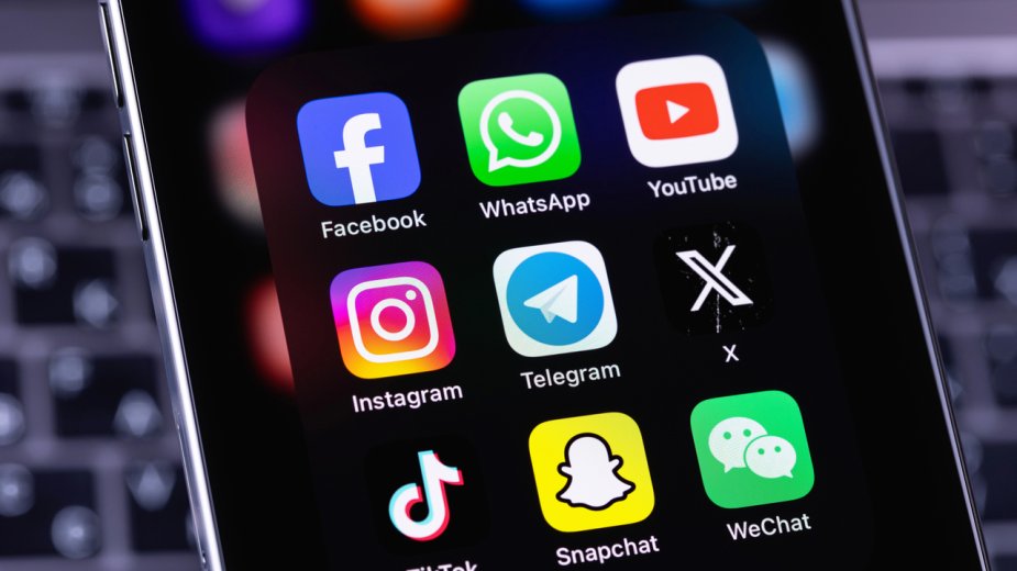 Facebook i Instagram zmieniają się w platformy zakupowe. Nowe funkcje dla twórców