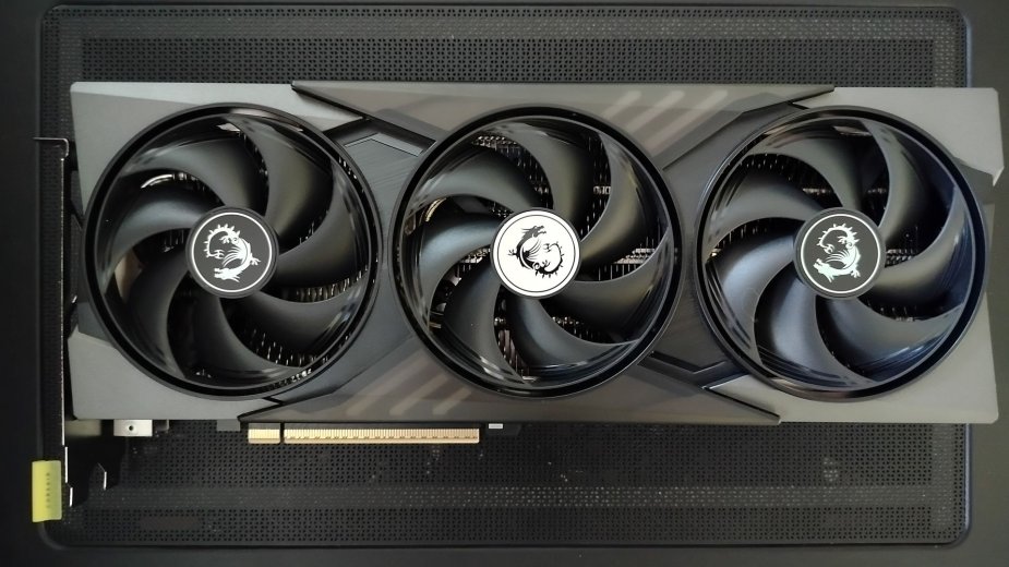 GeForce RTX 5060 i 5060 Ti z 9 GB? Plotki mieszają w planach Zielonych