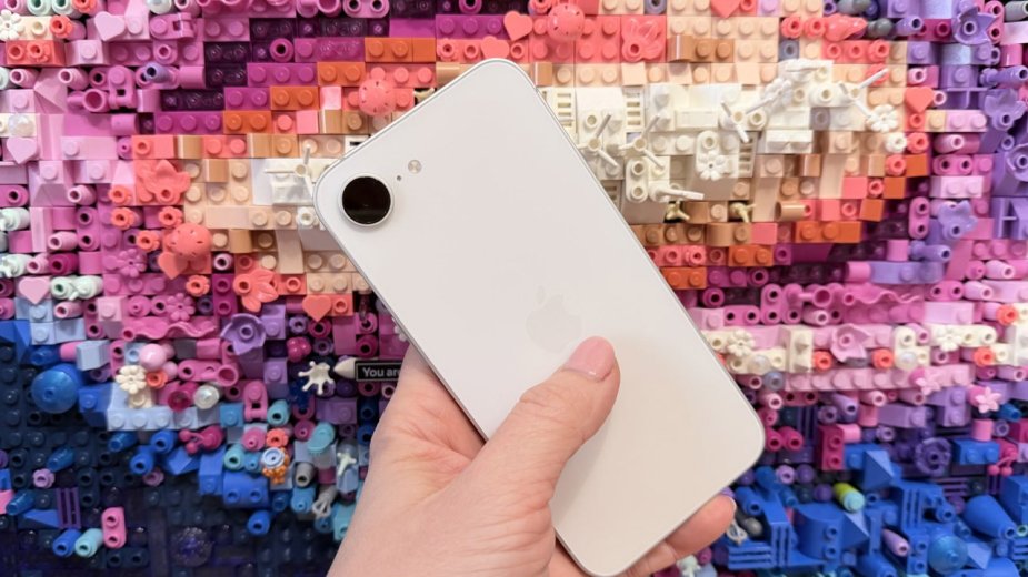 Apple znowu zapomniało, jaki mamy rok. Test iPhone 17e