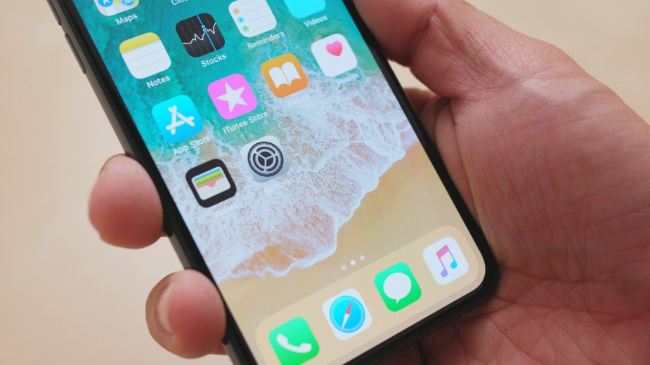 Nowy iPhone dostanie dwie baterie? Na to wskazuje iOS 27