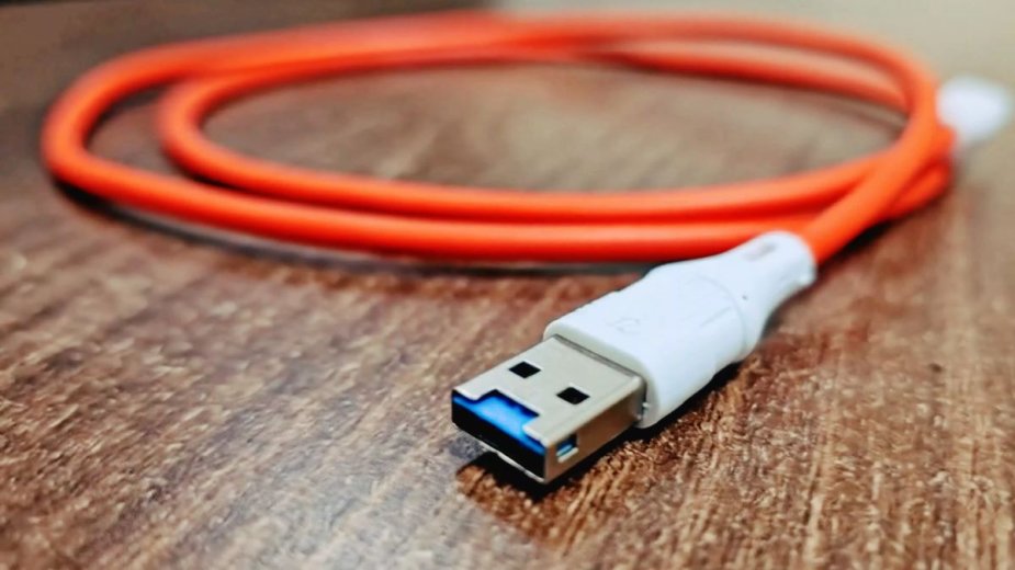 Ten kabel USB to ukryty komputer. Potrafi przejąć kontrolę nad PC