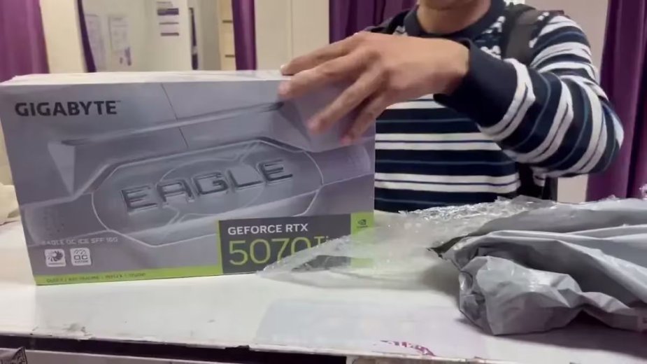 Kupił GeForce RTX 5070 Ti, a w pudełku znalazł butelkę wody. Nagranie prosto z Rosji