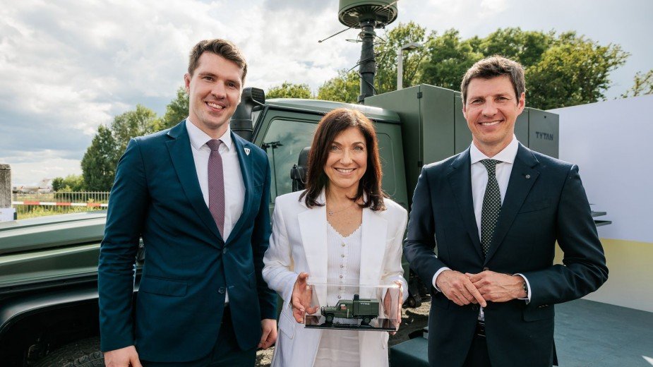 Mercedes stawia na broń przyszłości. Kultowa Klasa G i Sprinter mają polować na drony