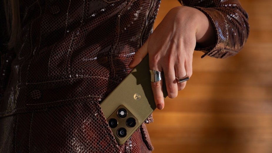 Motorola signature oficjalnie w Polsce. Luksusowy smartfon w sprzedaży już od 19 stycznia