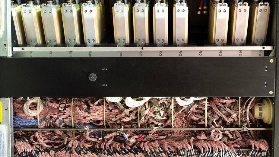 Najszybszy komputer Europy z 1996 roku trafił na sprzedaż. Samo chłodzenie waży tonę