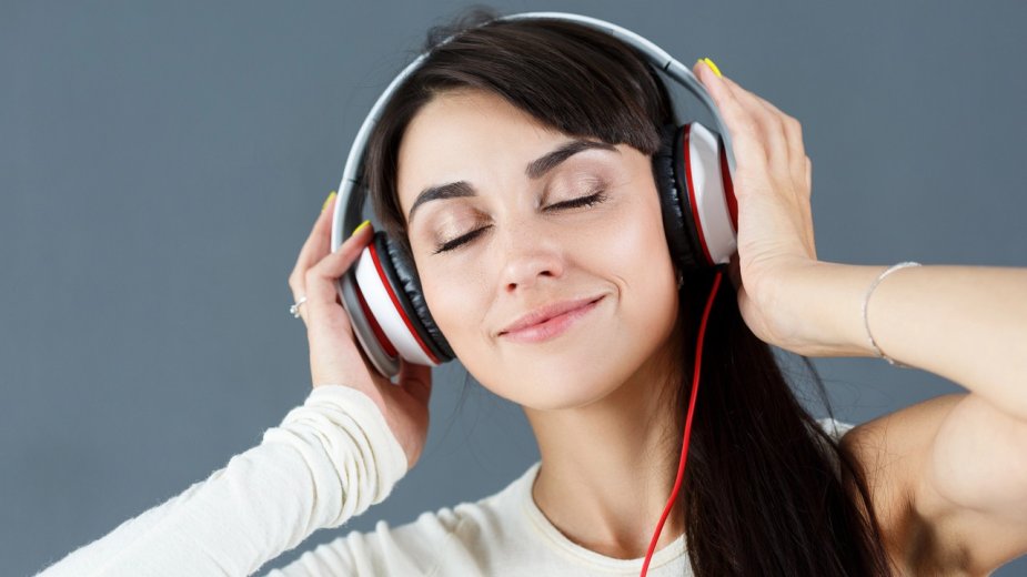 Połowa nowej muzyki pochodzi od AI, a odsłony nabijają boty