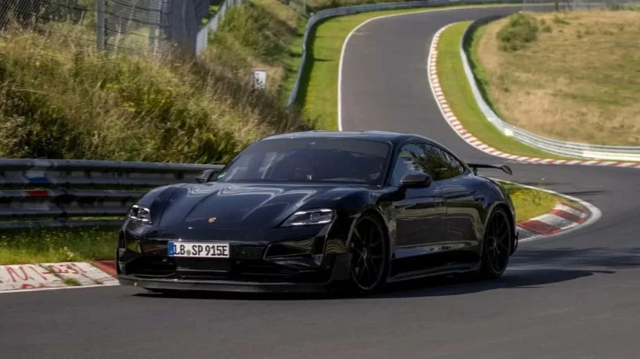 Nowe Porsche Taycan wciąga rekord Tesli Model S Plaid. Elon Musk został daleko w tyle Porsche