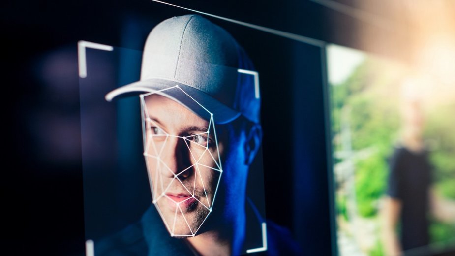 Deepfake musi zostać oznaczony pod groźbą kary do 15 mln euro. Nowe przepisy UE