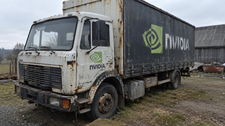 Zobaczyli logo NVIDII i ukradli naczepy. W środku czekało 18 ton niespodzianki