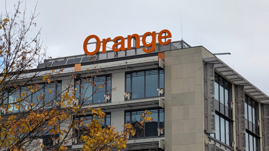 Orange Polska zatrudnia za 29 zł miesięcznie. Czterech pracowników, zero urlopów