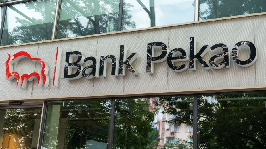 Pekao zajrzało Polakom przez ramię. Co piąty loguje się do banku na rympał