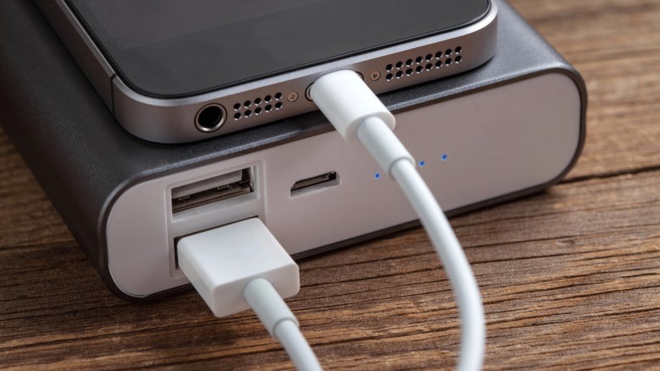 Linie lotnicze zaostrzają przepisy dotyczące powerbanków i zakazują jednej rzeczy