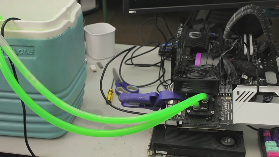 Rekord wydajności na karcie Intela. Jak chłodzenie glikolem poprawiło wynik