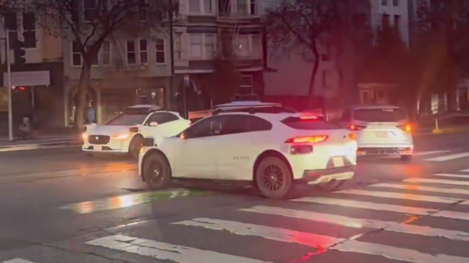 Robotaksówki sparaliżowały ruch na ulicach. Wystarczyło zgasić światło