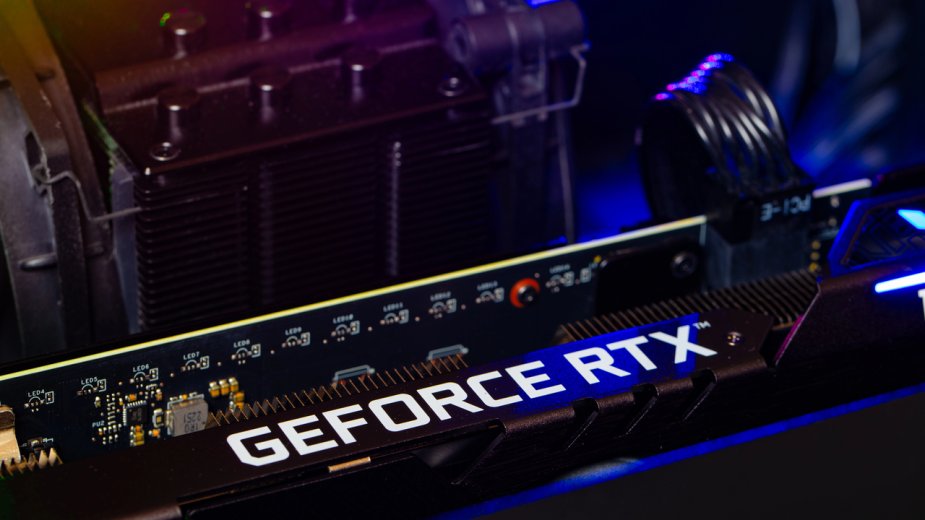 RTX 5090 odpalony na złączach 8-pin. Modderzy pokazali na co ich stać