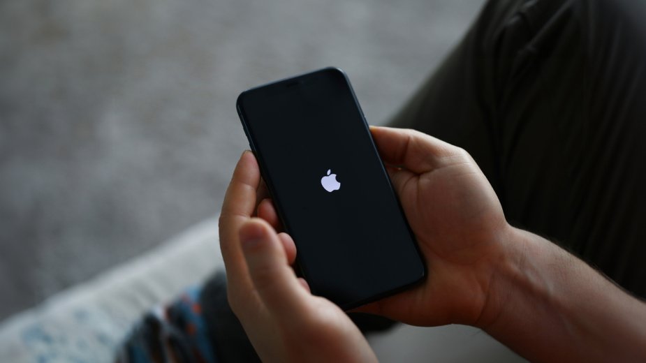 Składany iPhone coraz bliżej. Pojawiają się nowe informacje o cenie i pamięci