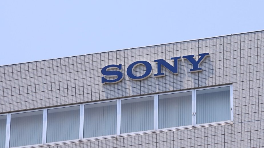 Sztuczna inteligencja dyskryminuje na podstawie koloru skóry i pochodzenia. Sony ma na to dowody