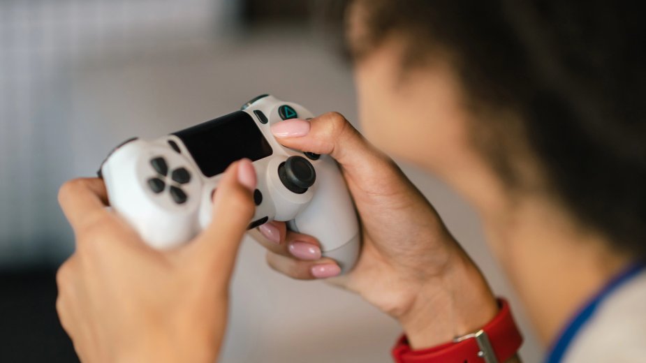Sony chce łapać oszustów na PlayStation za pomocą AI. Fałszywe konta mają działać jak przynęta