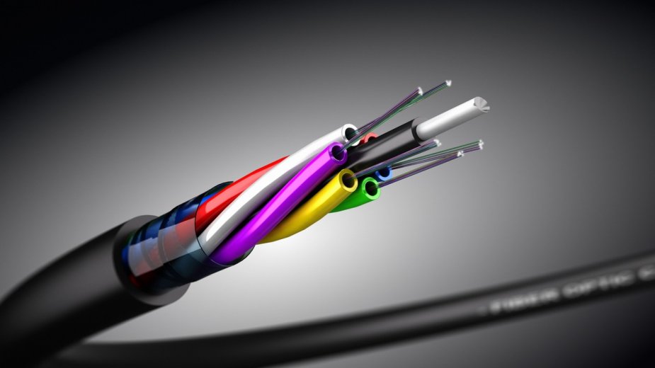 Światłowód za miliardy dolarów utknął przez wojnę. Nie da się go bezpiecznie podłączyć