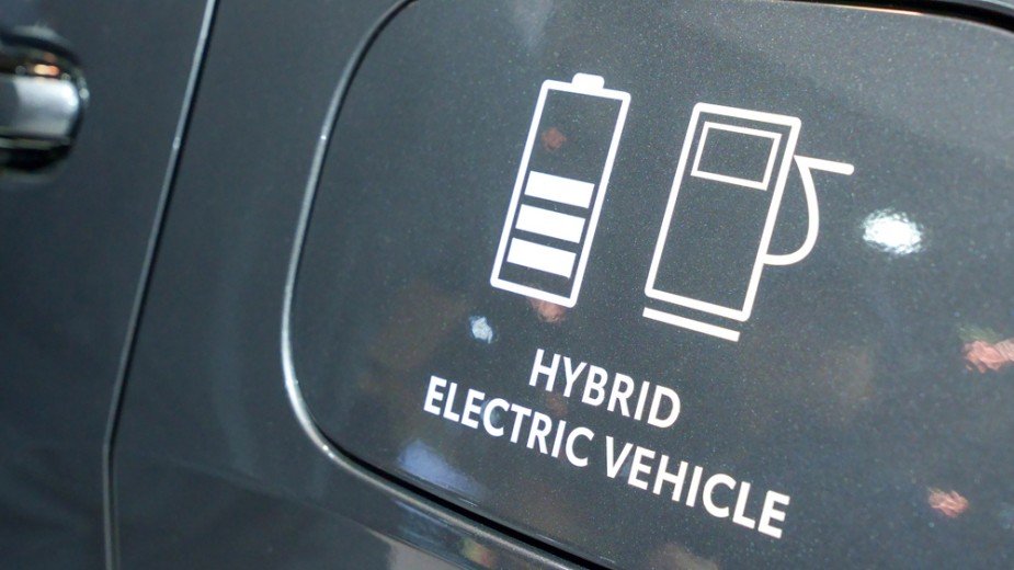 Hybrydy plug-in to ekologiczny mit. Spalają trzy razy więcej, niż obiecywano