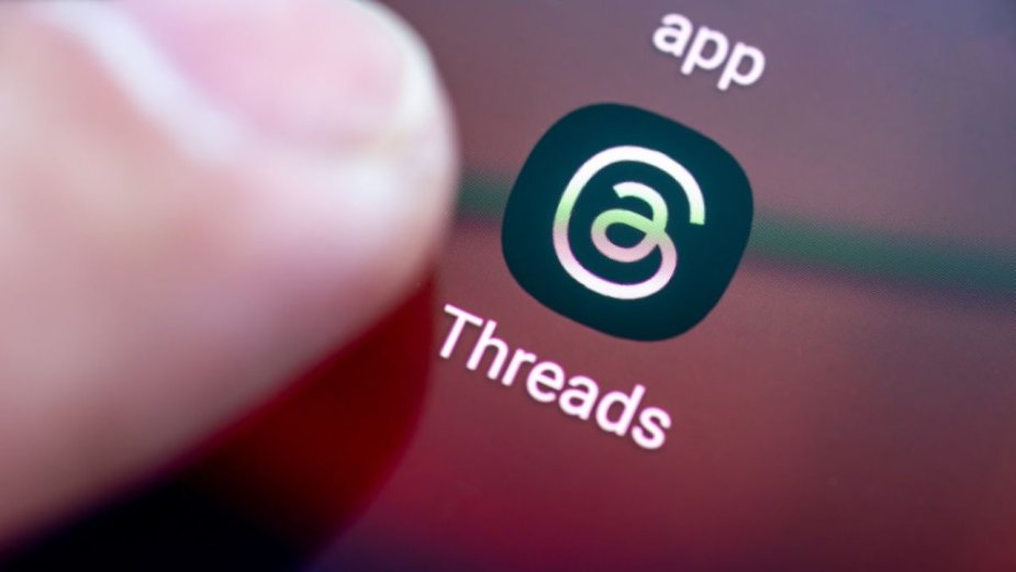 X przegrywa z Threads. Problemy Muska wciąż się mnożą