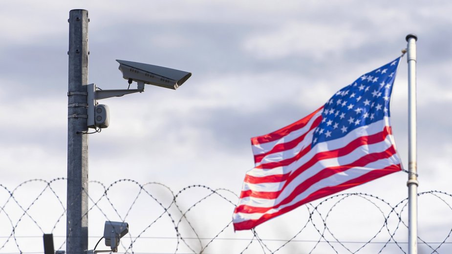 Trump zmusił Apple do usunięcia aplikacji chroniącej migrantów