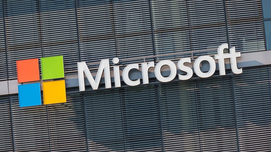 Chodzi jeszcze do szkoły. Po lekcjach dobrał się do tajemnic Microsoftu