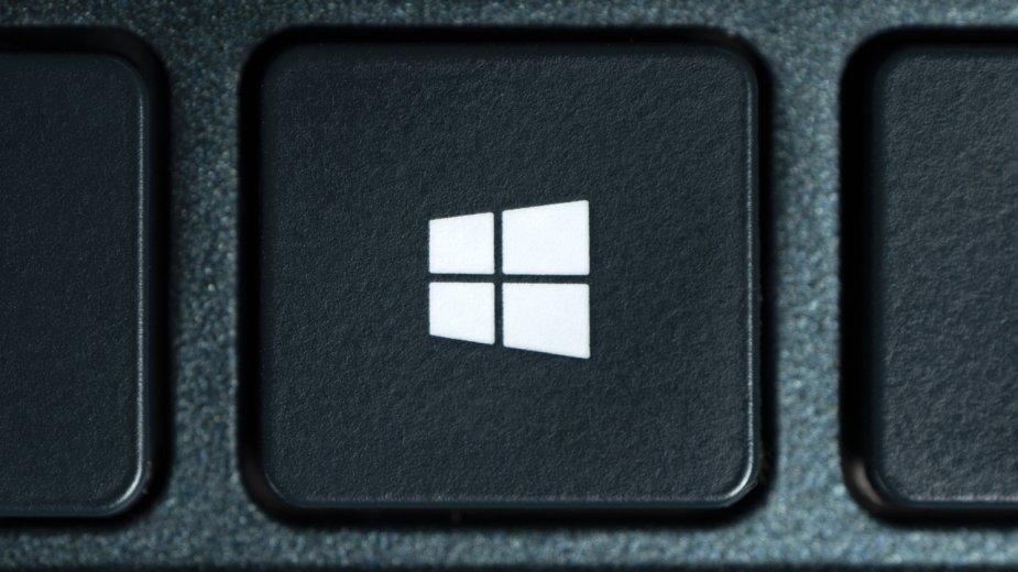 Windows 10 traci, zyskuje Windows 7. Zaskakujące zmiany na rynku systemów