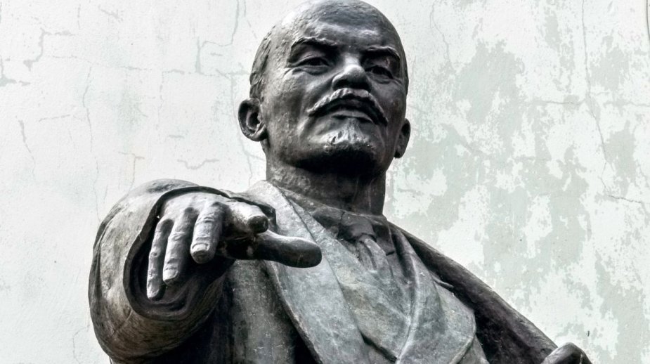 Przepracowane AI zaczyna zamieniać się w marksistę. Co mówią zaskakujące badania