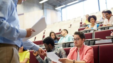 AI potrafi zrobić niemal każde zadanie studenta. Uniwersytety muszą zmienić swoje zasady