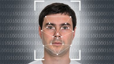 AI wskazała go jako przestępcę. Niewinny mężczyzna pozywa policję po głośnej pomyłce