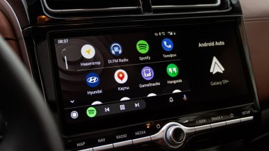 Android Auto cofnął się o 20 lat. Żeby zadzwonić, musisz otworzyć klapkę