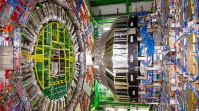 CERN przechodzi na Debiana 13, a mieli własnego Linuksa. Żegnajcie Red Hat i AlmaLinux