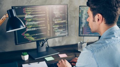 ChatGPT bierze się za Fortran i COBOL. Wynik 97,9 proc. robi wrażenie