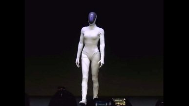 Chińczycy stworzyli robota nie do odróżnienia od człowieka. Musieli go rozciąć przed kamerami