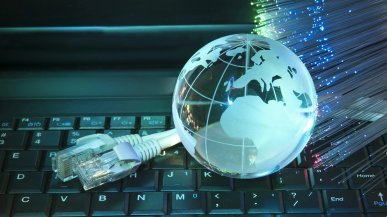 Chiny ustanowiły nowy rekord transmisji danych. Światłowód osiągnął ponad 51 Tb/s