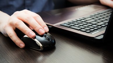 Dali Niemcom komputery, żeby pracowali szybciej. Niemcy chcą dodatkowego urlopu