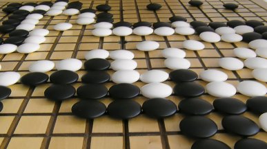 Dziesięć lat po AlphaGo człowiek znów wygrał z zaawansowaną AI