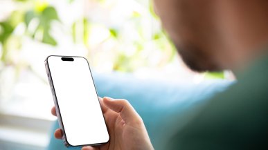 Ekran z droższego iPhone'a w tańszym modelu. Plany Apple wychodzą na jaw
